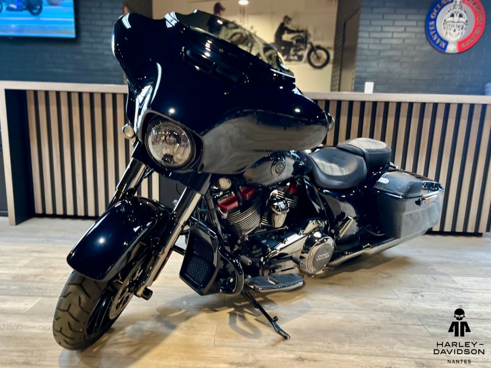 HARLEY-DAVIDSON TOURING STREET GLIDE 1923 CVO  4