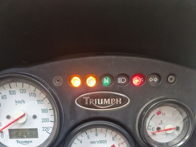 TRIUMPH TIGER 900 4