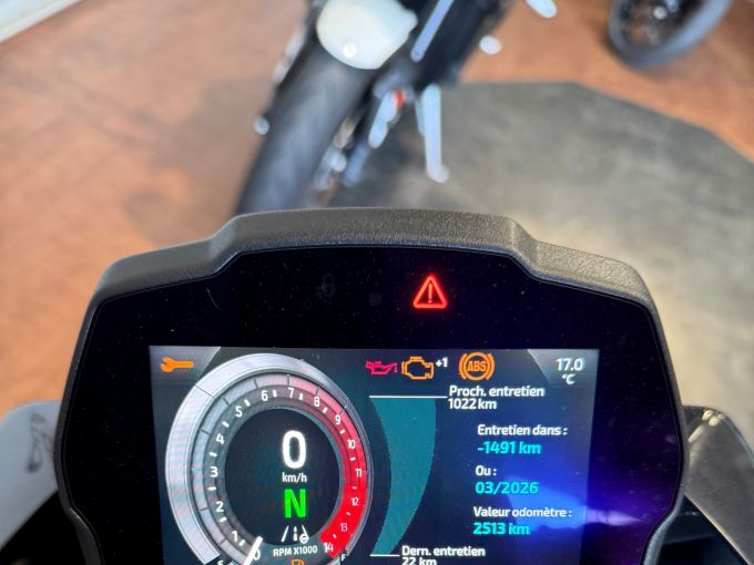 TRIUMPH SPEED TRIPLE 1200 RS 4