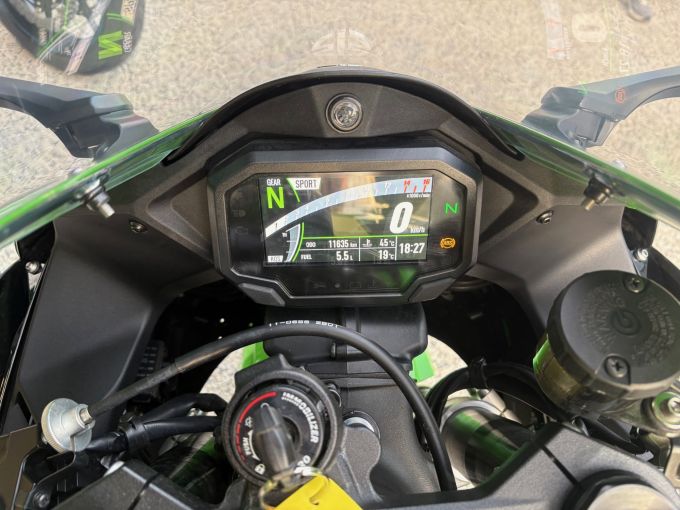 KAWASAKI ZX-10R 4