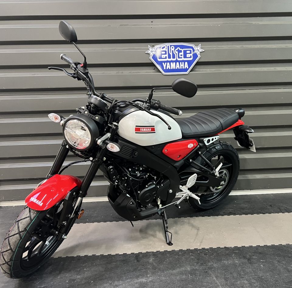 YAMAHA XSR 125 4