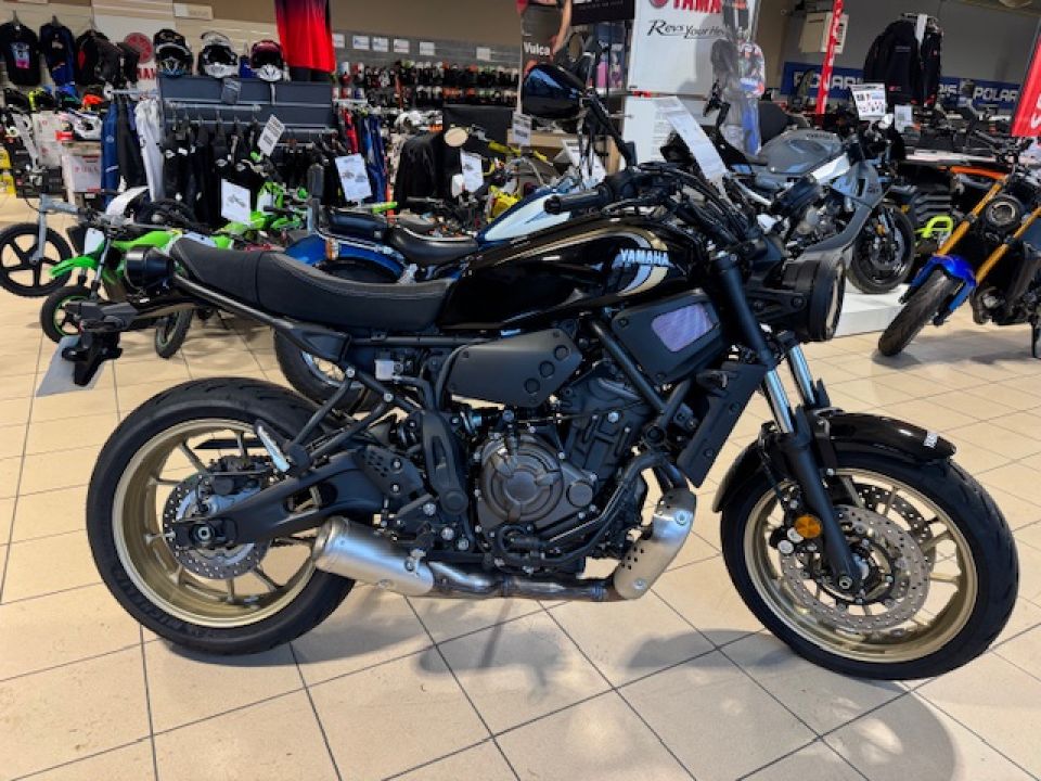 YAMAHA XSR 700 ABS 4