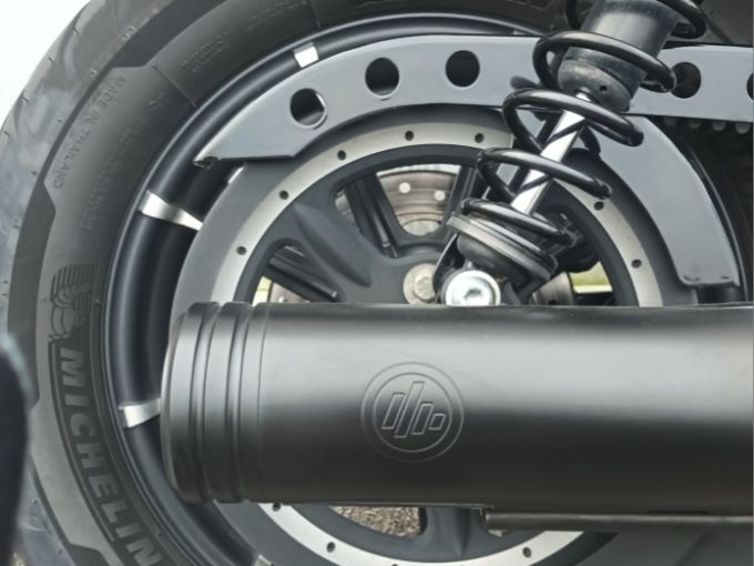 HARLEY-DAVIDSON SPORTSTER IRON 883 ABS 4