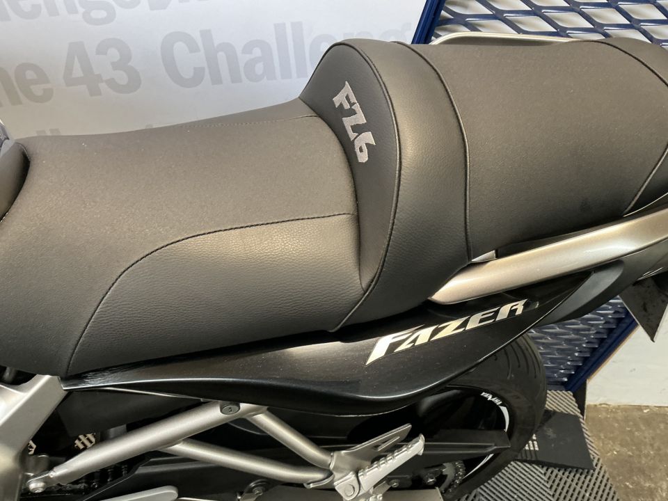 YAMAHA FZ6 600 FAZER GT 4