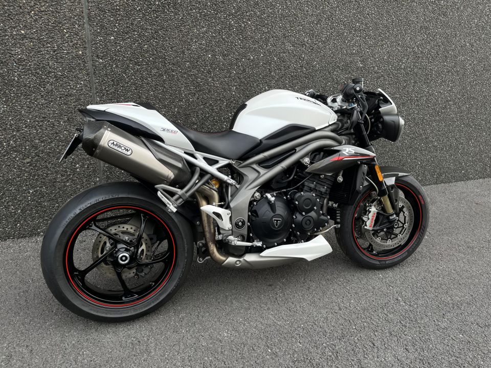 TRIUMPH SPEED TRIPLE 1050 RS 4
