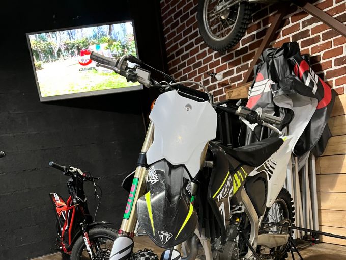 TRIUMPH TF250X 4