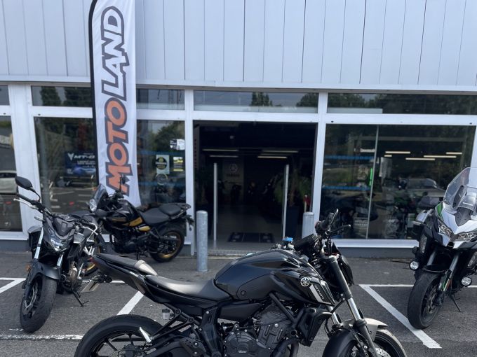YAMAHA MT-07 4
