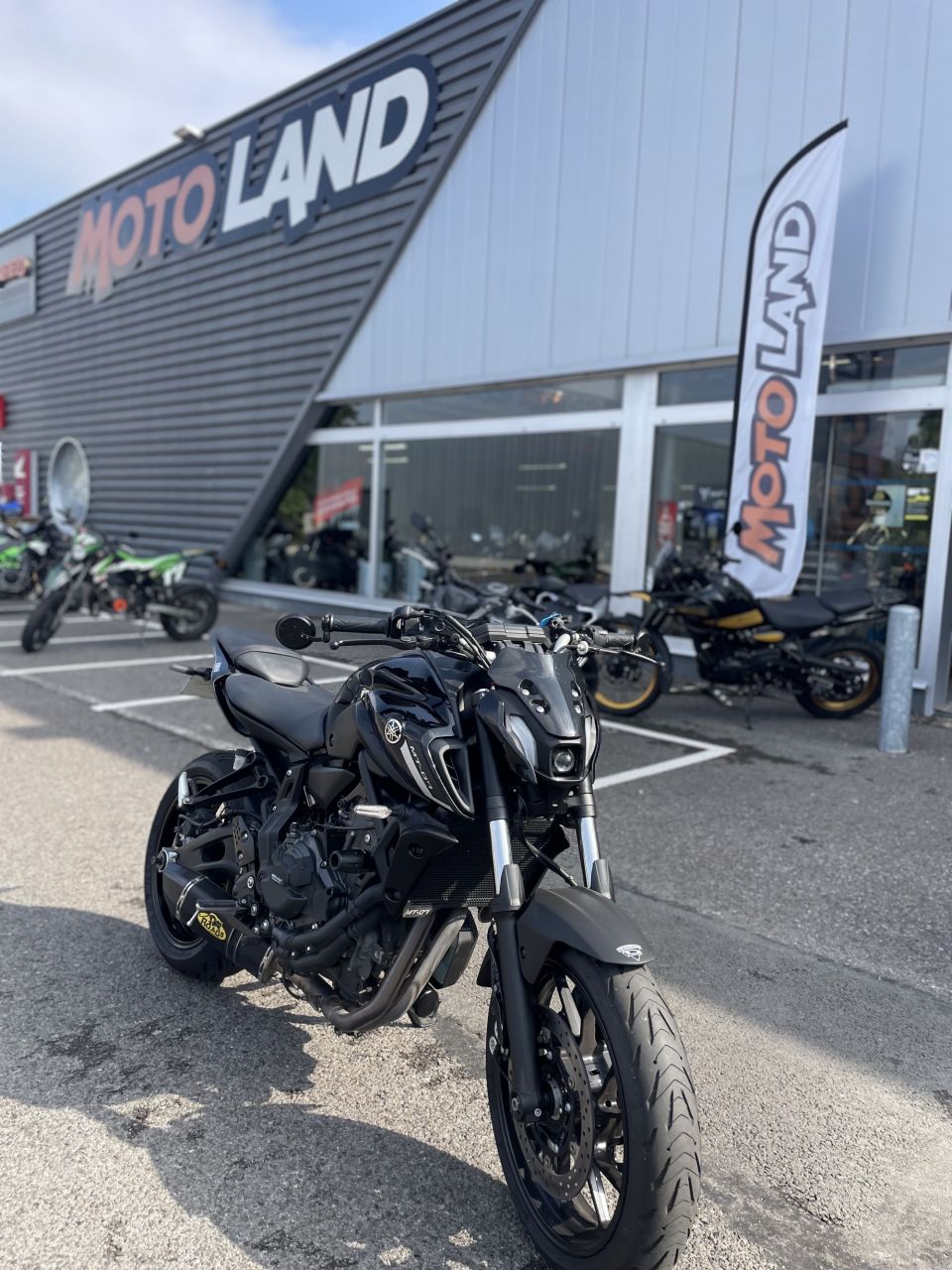YAMAHA MT-07 4