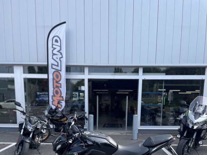 YAMAHA MT-07 4