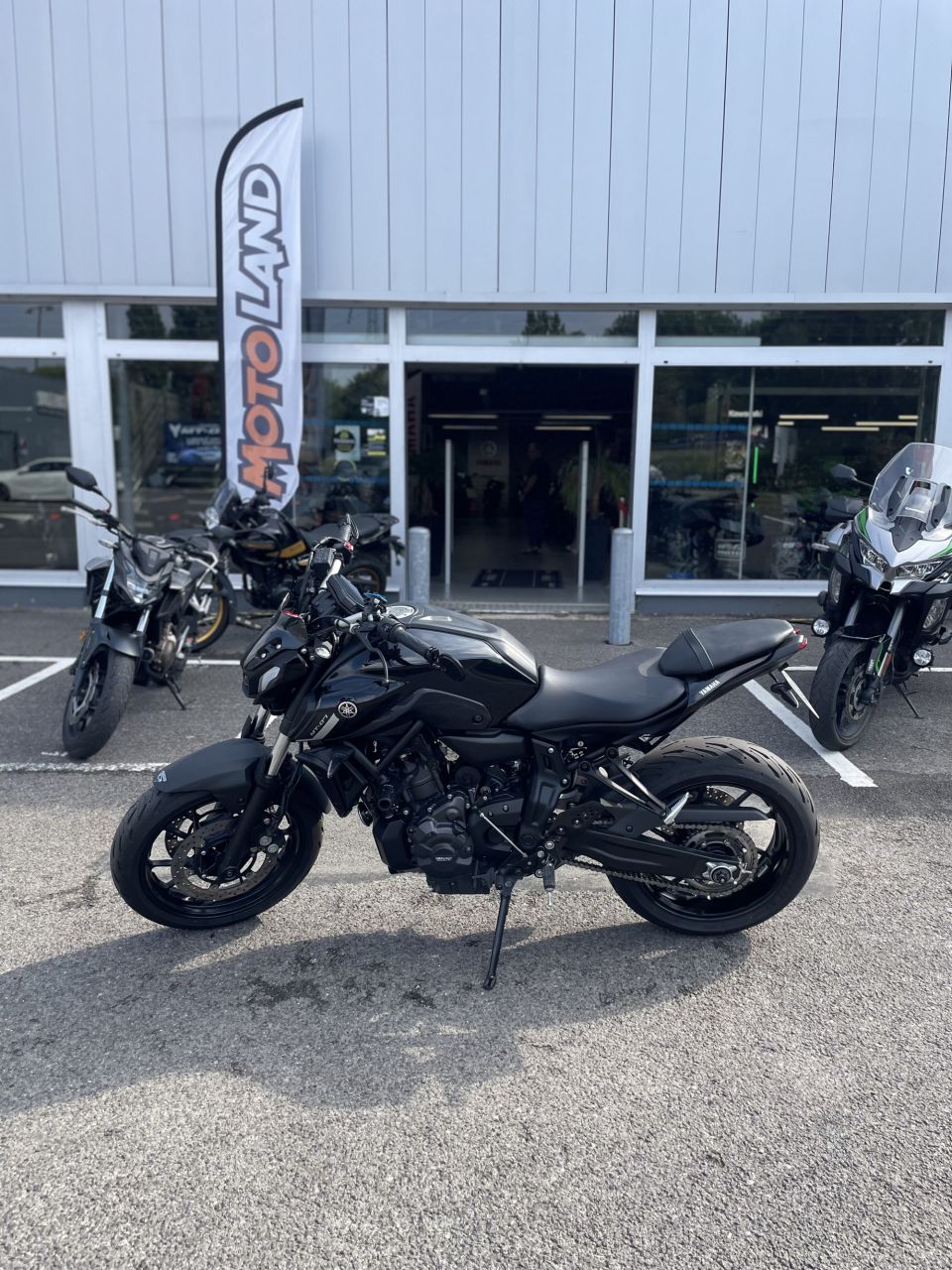 YAMAHA MT-07 4