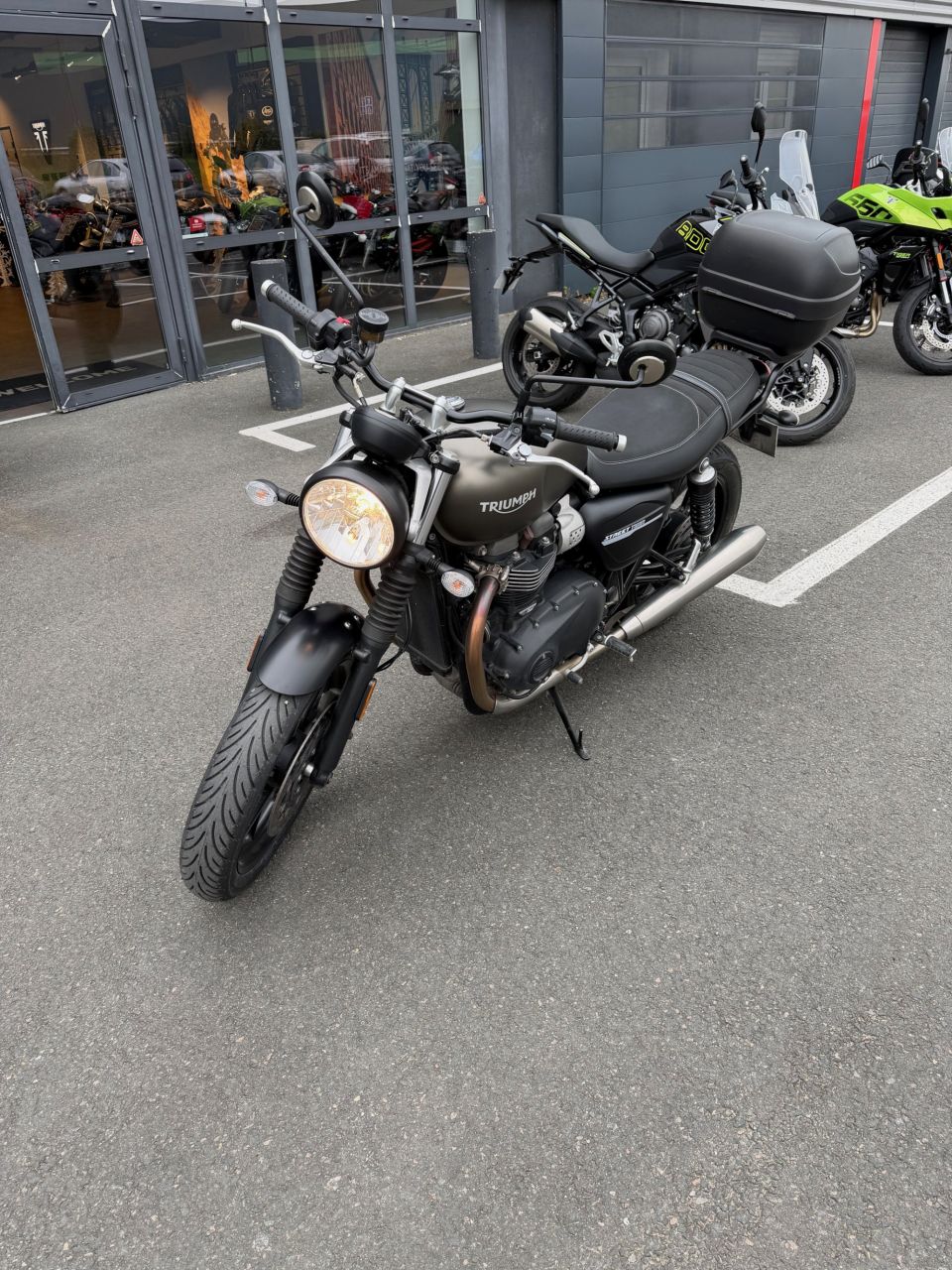 TRIUMPH STREET TWIN  900 4