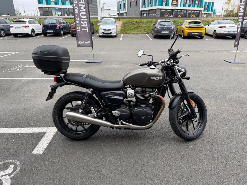 TRIUMPH STREET TWIN  900 4