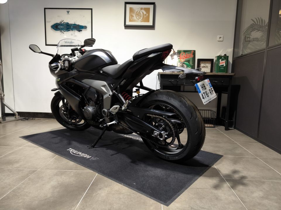 TRIUMPH 	DAYTONA 660 4