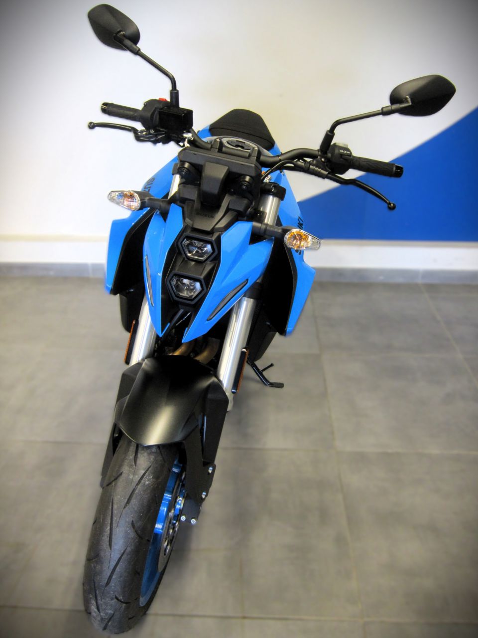 SUZUKI GSX-8S 4