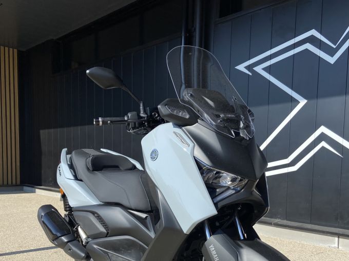 YAMAHA XMAX 300 TECH MAX + 4