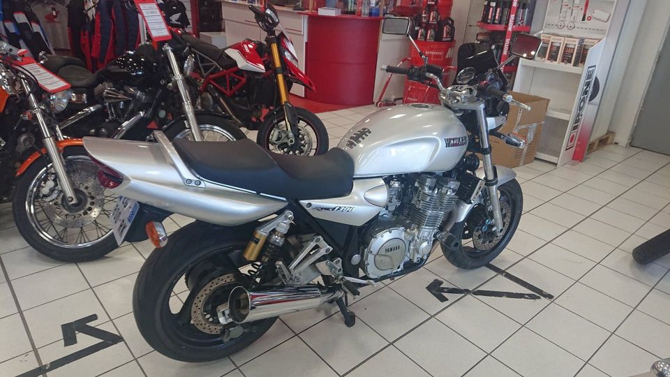 YAMAHA XJR 1300 4