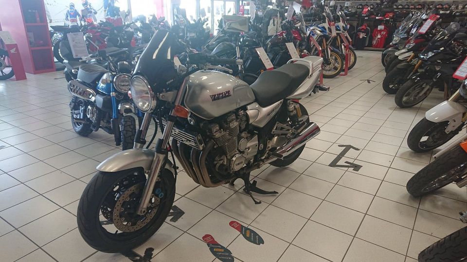 YAMAHA XJR 1300 4