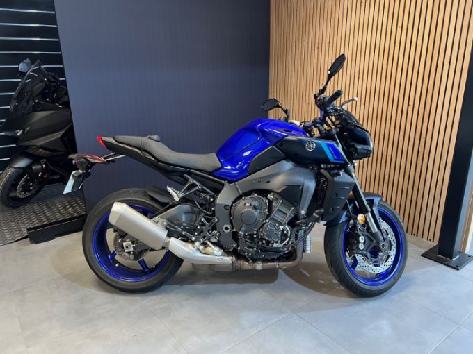 YAMAHA MT-10 4