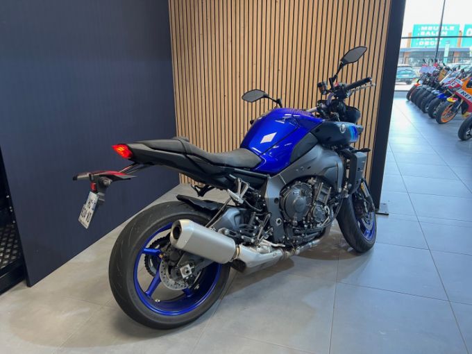 YAMAHA MT-10 4