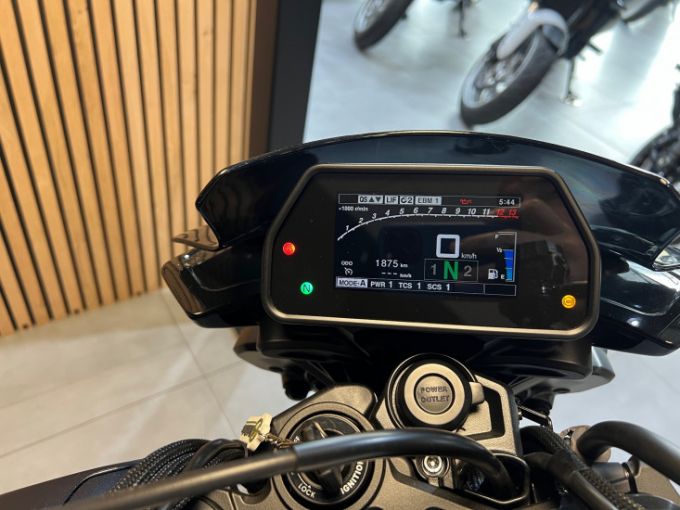 YAMAHA MT-10 4