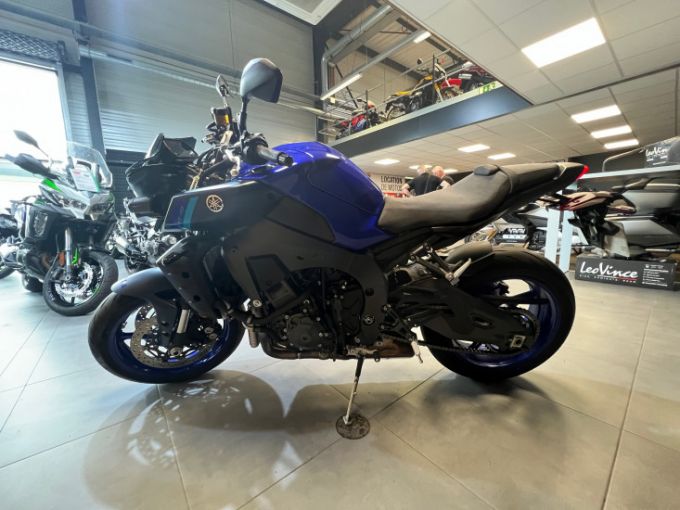 YAMAHA MT-10 4