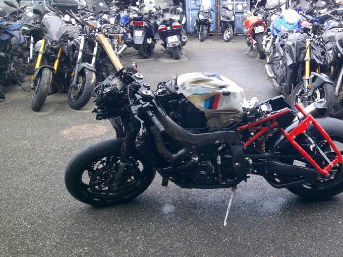 BMW M 1000RR 4