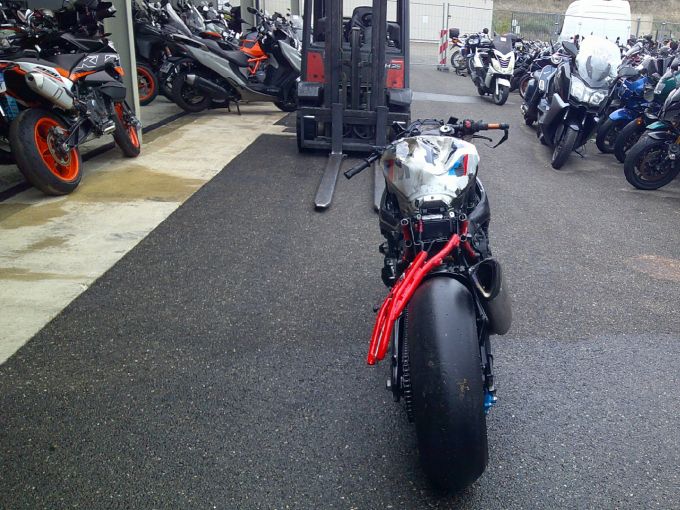 BMW M 1000RR 4