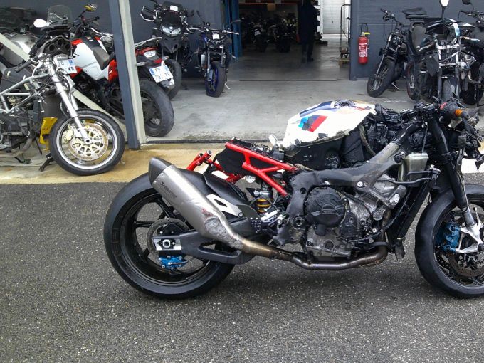BMW M 1000RR 4