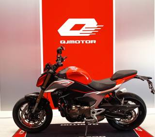 QJ MOTOR SRK 600 - 2025