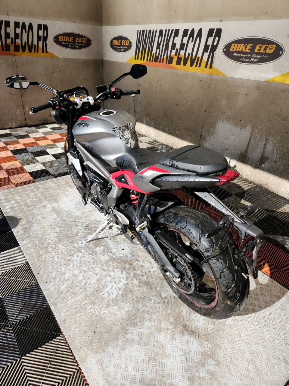 TRIUMPH STREET TRIPLE 765 R 4