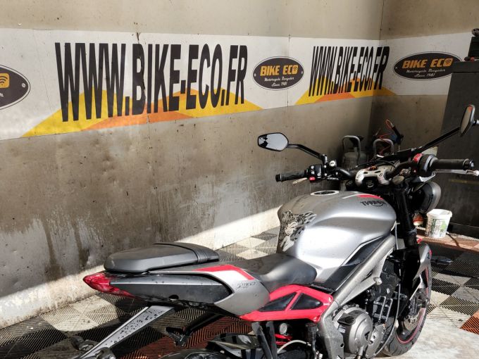 TRIUMPH STREET TRIPLE 765 R 4
