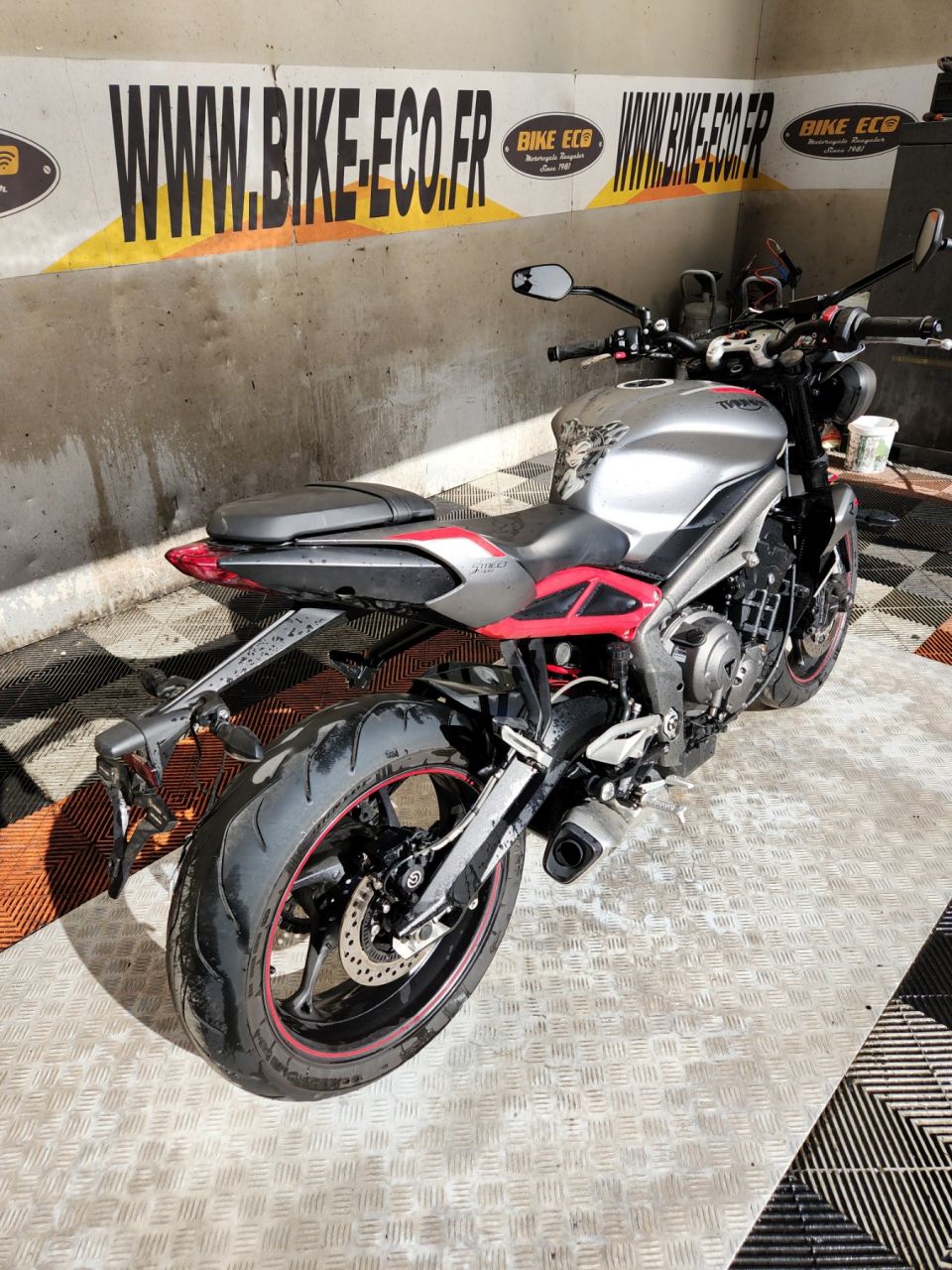 TRIUMPH STREET TRIPLE 765 R 4