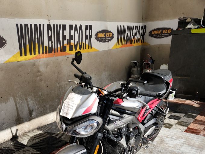 TRIUMPH STREET TRIPLE 765 R 4