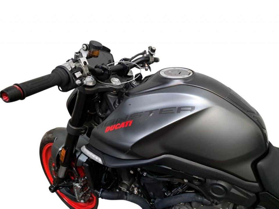 DUCATI MONSTER 900 4