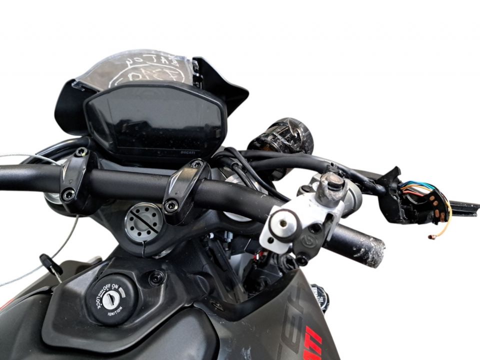 DUCATI MONSTER 900 4