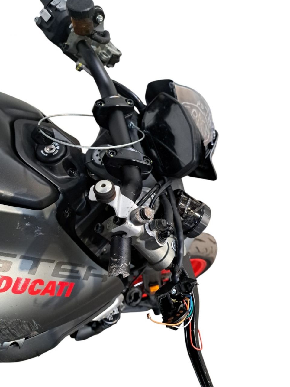 DUCATI MONSTER 900 4