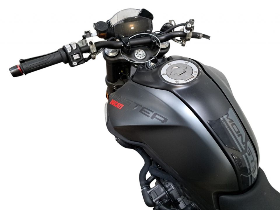 DUCATI MONSTER 900 4