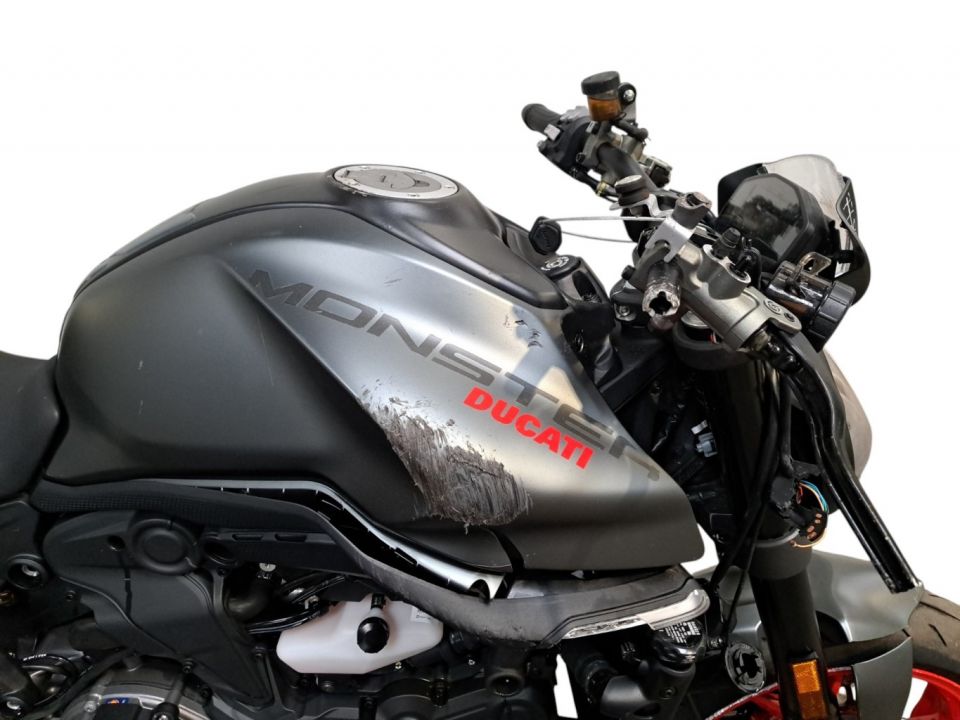 DUCATI MONSTER 900 4