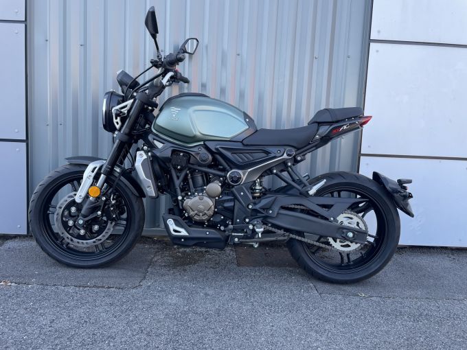 VOGE 300 AC 4