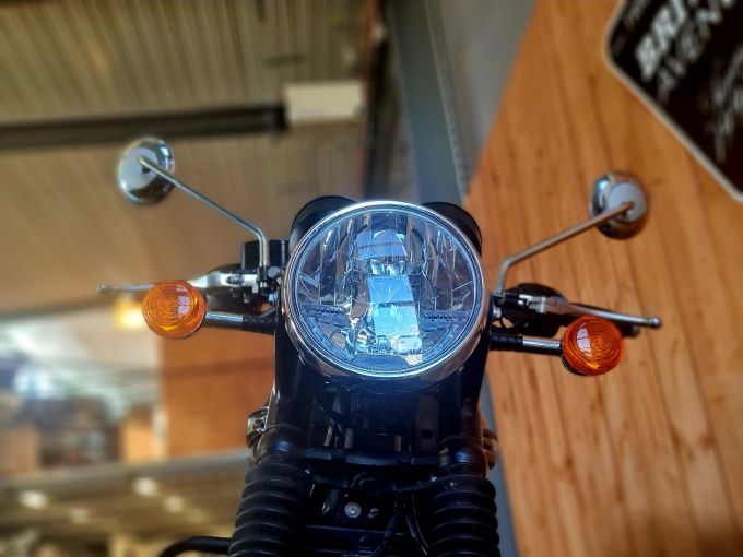 TRIUMPH Bonneville T120 Black 4