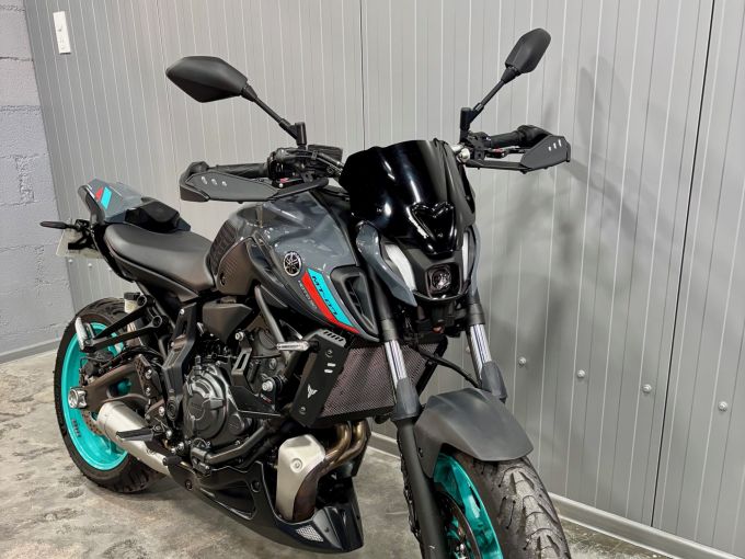 YAMAHA MT-07 4