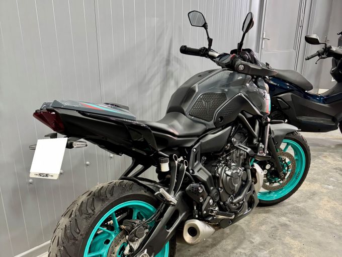 YAMAHA MT-07 4