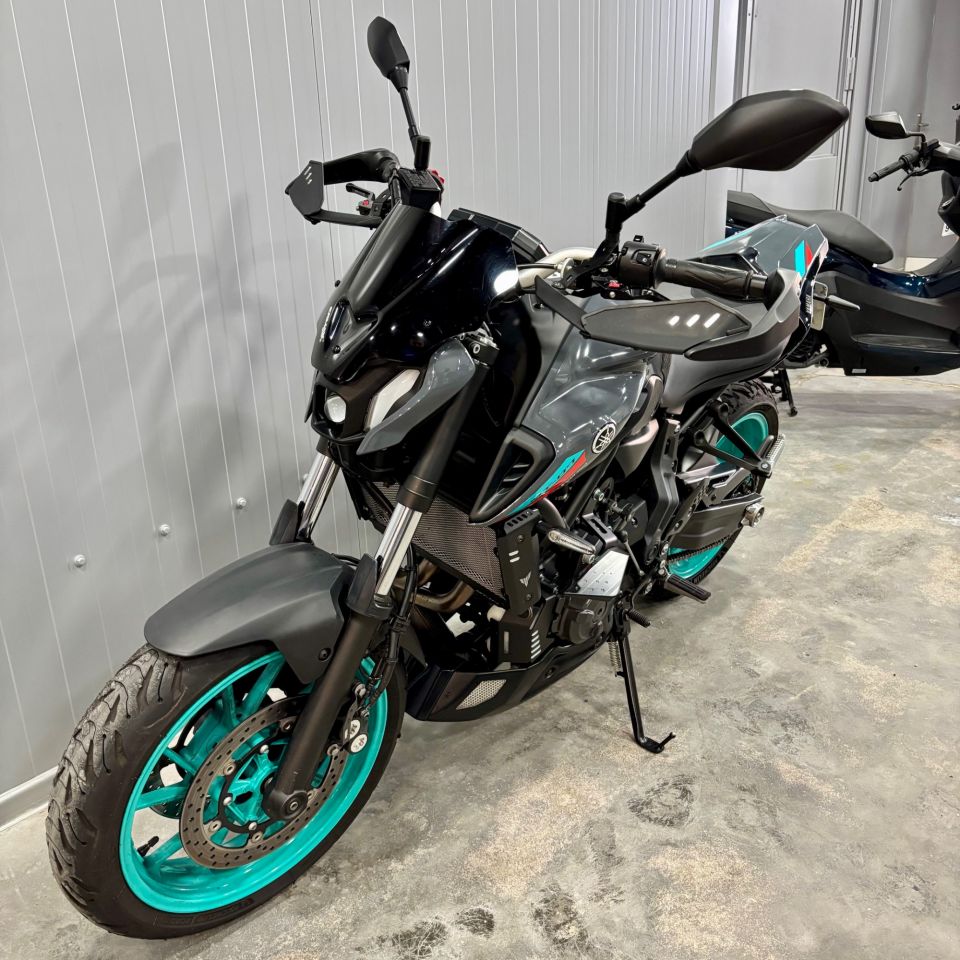 YAMAHA MT-07 4