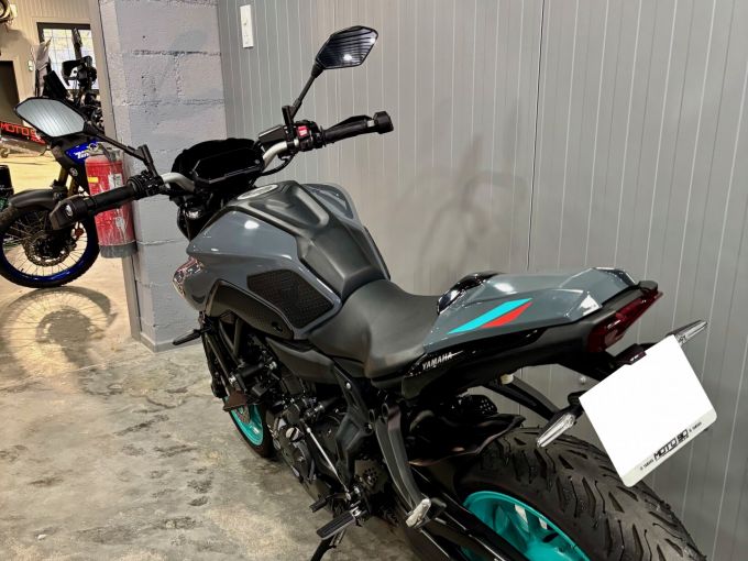 YAMAHA MT-07 4