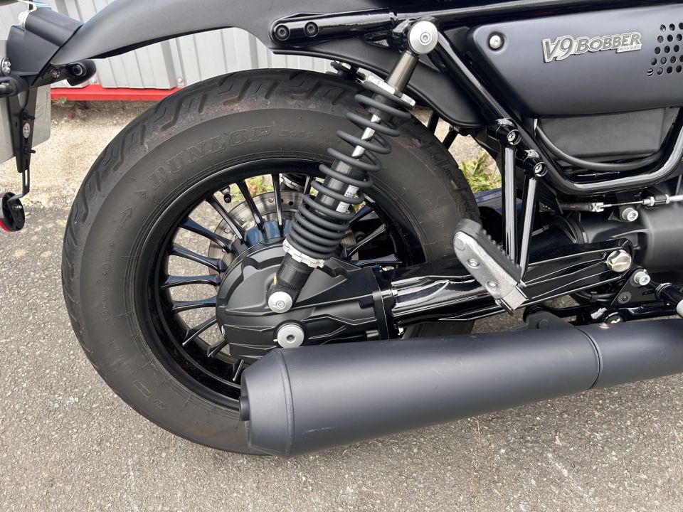 MOTO GUZZI V9 BOBBER 4