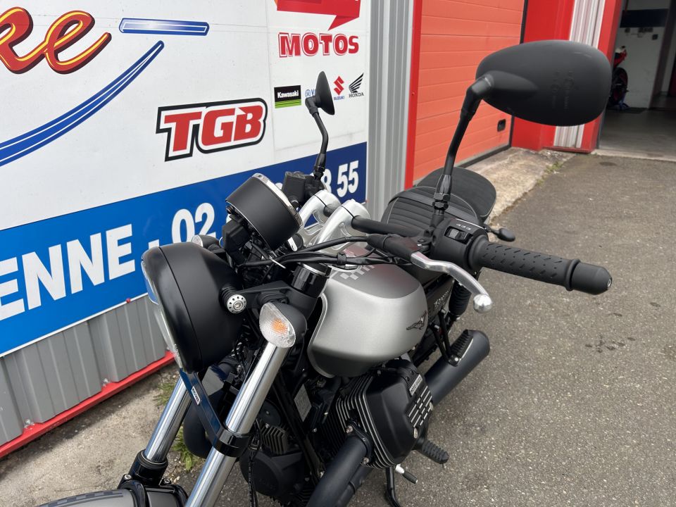 MOTO GUZZI V9 BOBBER 4