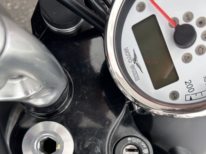 MOTO GUZZI V9 BOBBER 4
