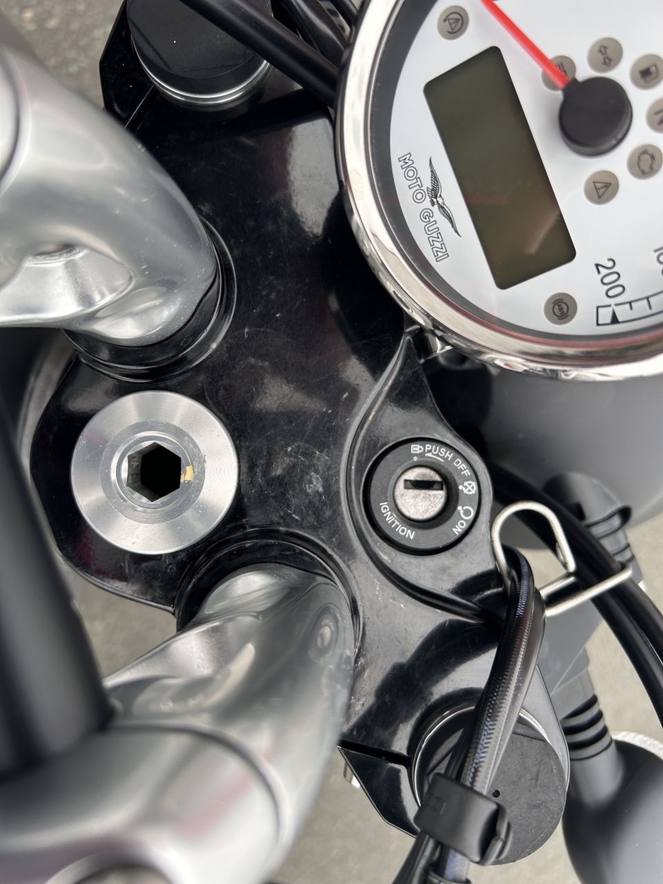 MOTO GUZZI V9 BOBBER 4