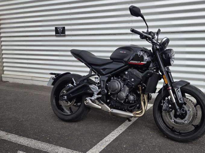 TRIUMPH TRIDENT 660 4