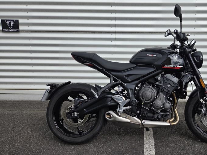 TRIUMPH TRIDENT 660 4